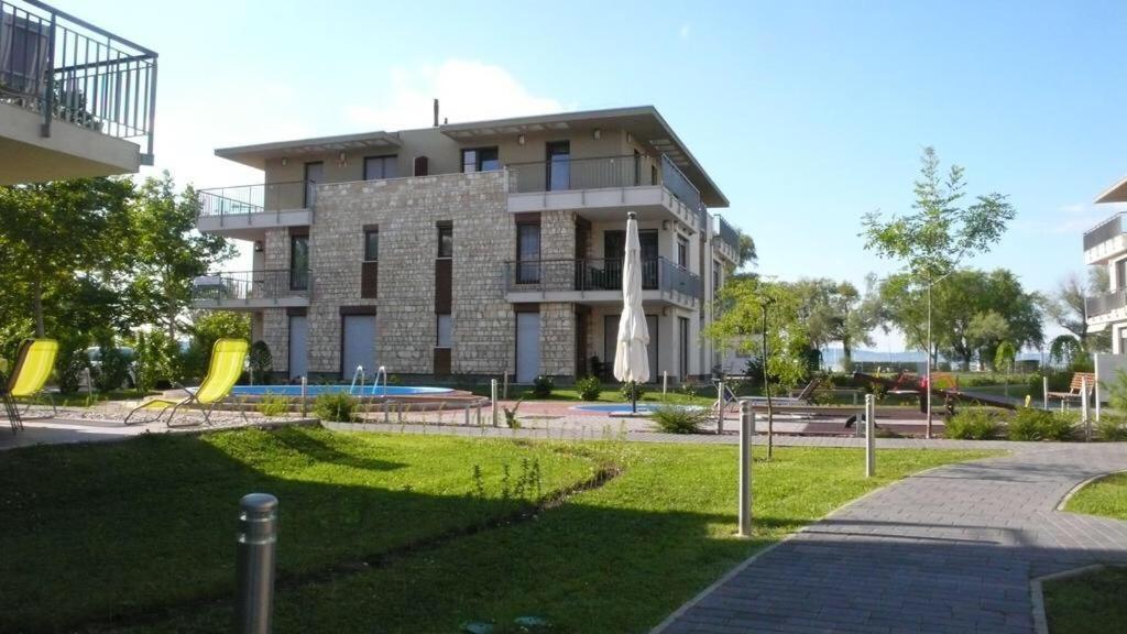 Lakeside Luxury Apartment Zamárdi エクステリア 写真
